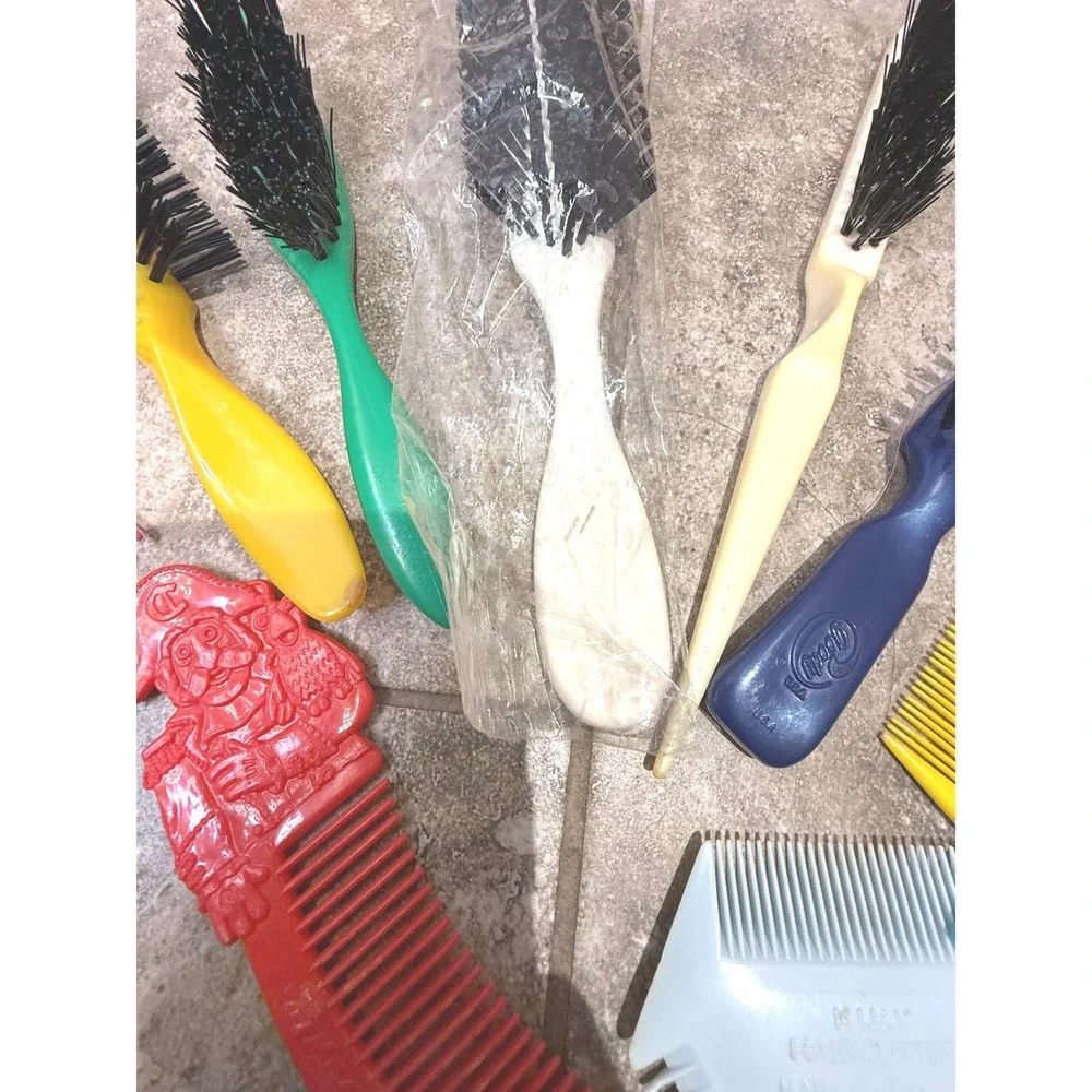 Vintage Hair Brushes & Combs Lot Retro Plastic Vanity‎ Beauty Accessories